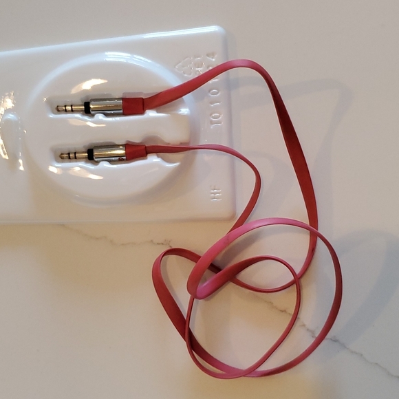 3 foot connect and plan Aux cable - Picture 3 of 5